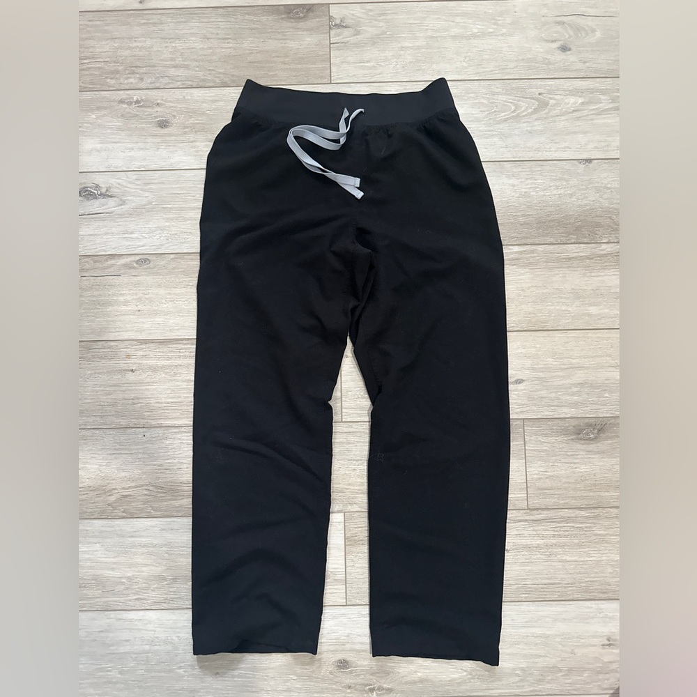 FIGS Women’s Black Livingston™ High Waisted - Basic Scrub Pants - M - Petite